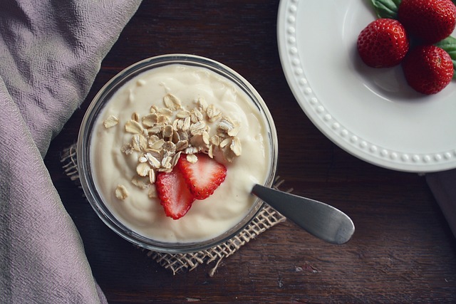 O jakiej porze dnia jeść jogurt naturalny? O jakiej porze dnia jeść jogurt naturalny?