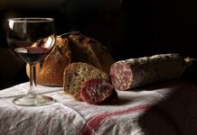 Dlaczego swojska kiełbasa rozpada się?