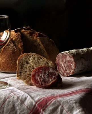 Co się dodaje do swojskiej kiełbasy?