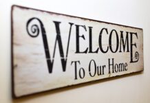 Czy musi być tabliczka uwaga pies?